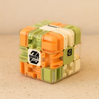 Cubo labirinto 3D con percorso interno per la pallina
