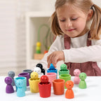 Set Montessori di bicchieri in legno per ordinare i colori e bamboline con pioli