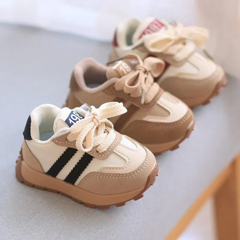 Children's Low-Top Sneakers with Contrast Stripes