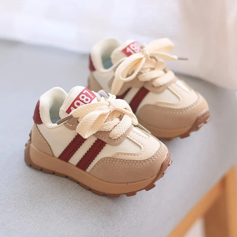Children's Low-Top Sneakers with Contrast Stripes