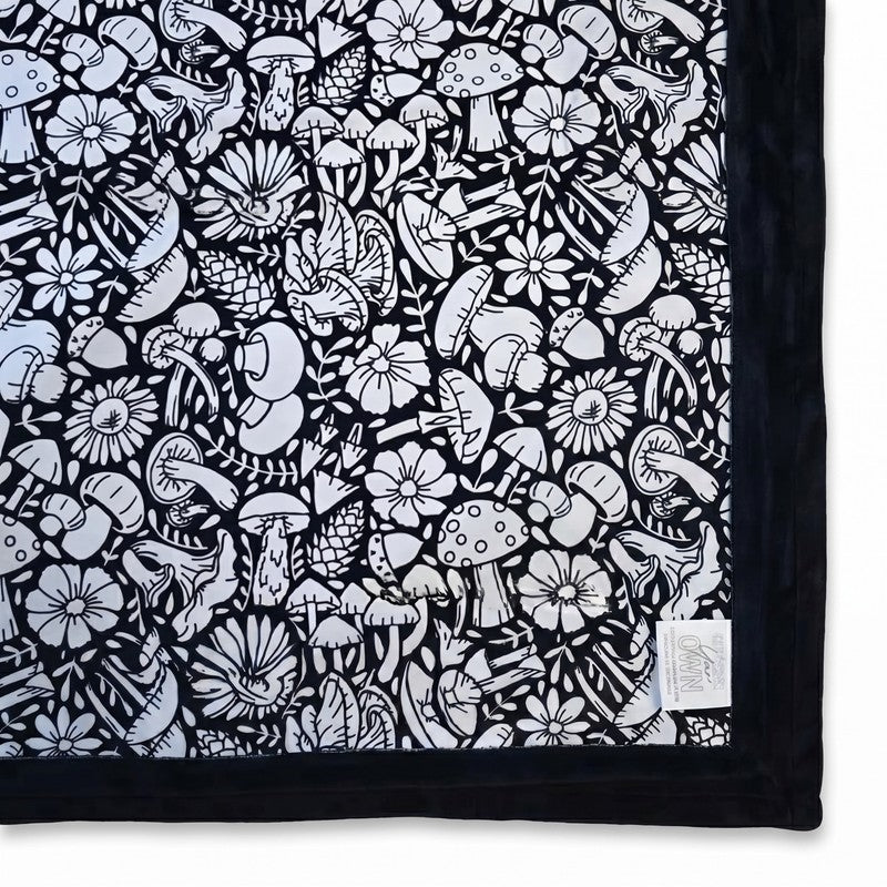 Colour-your-own Blanket Kit - Black and White Pattern with Fabric Markers