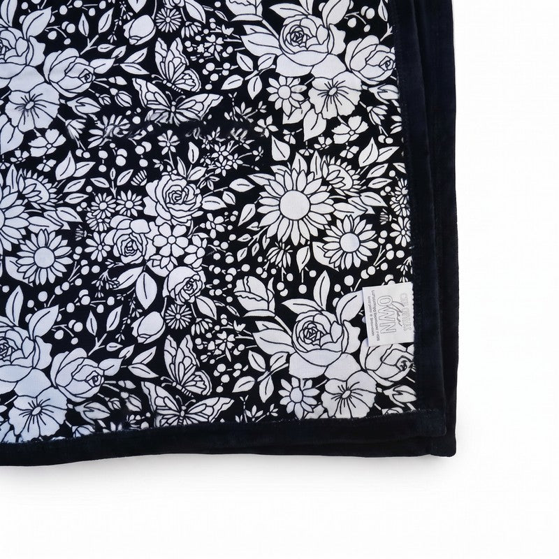 Colour-your-own Blanket Kit - Black and White Pattern with Fabric Markers