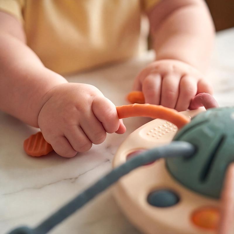 Montessori Sensory Pulling Toy - Teething Toy for Babies